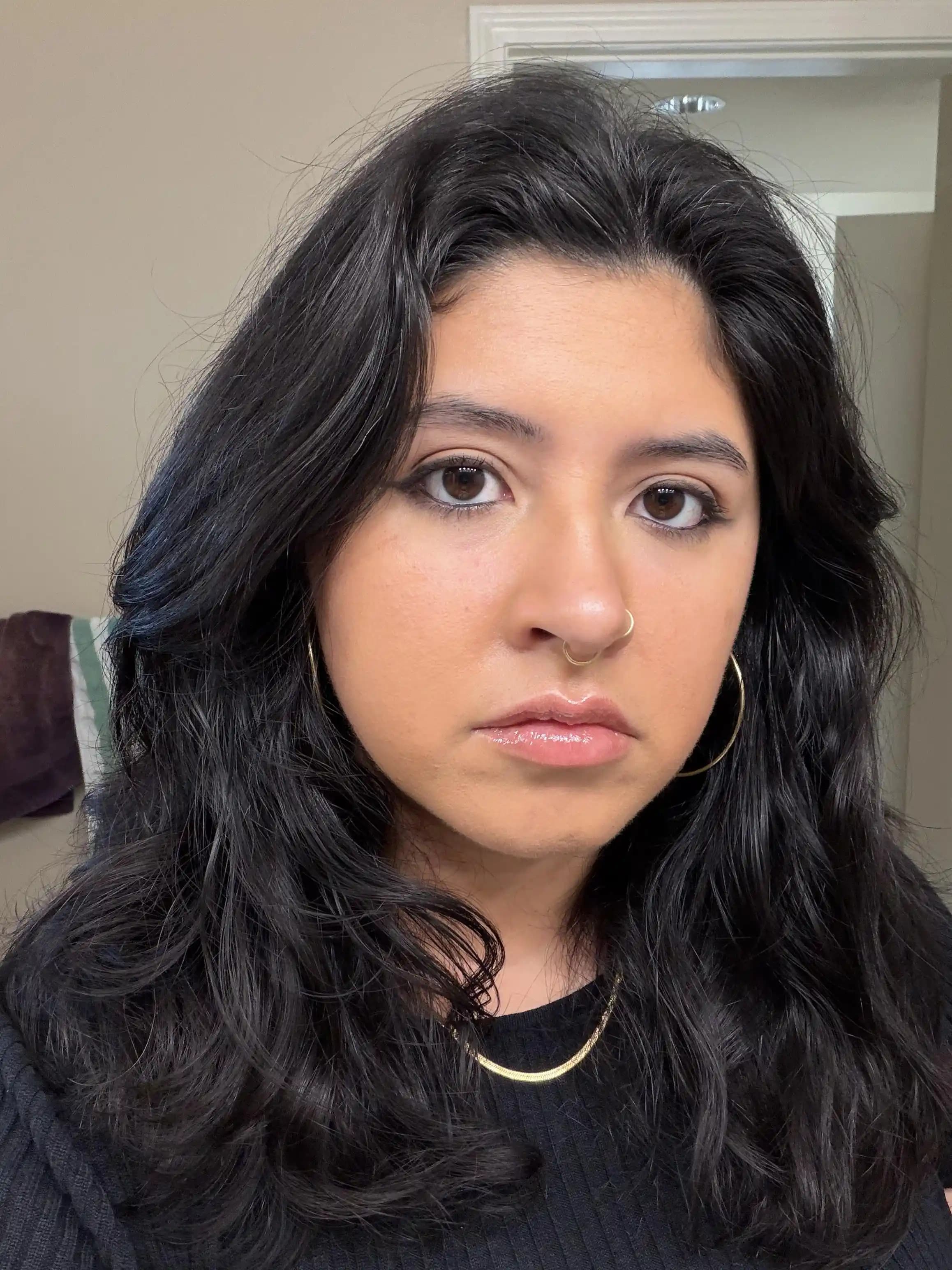 Takma Kirpik Kullanmadan Baddie Görünümü Elde Etmenin Yolları ve Makyaj Teknikleri