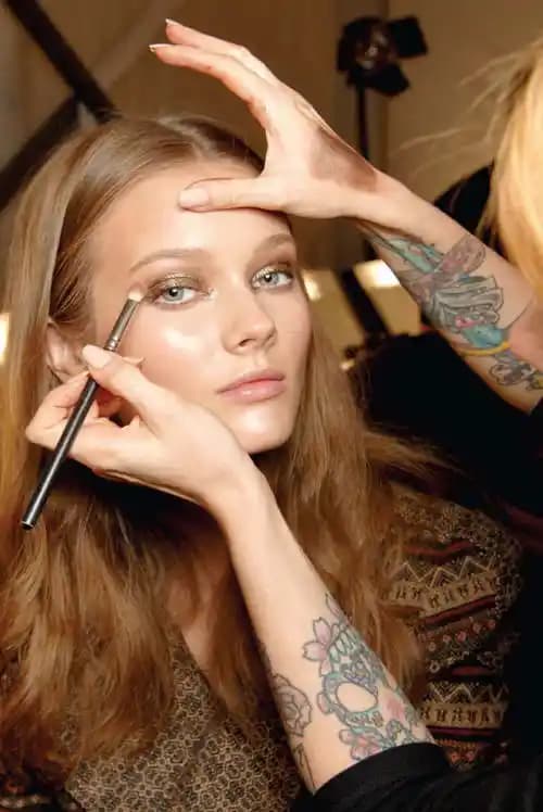 Gyaru, Trad Goth ve Doujin Etkileriyle Göz Makyajı Teknikleri ve Stili